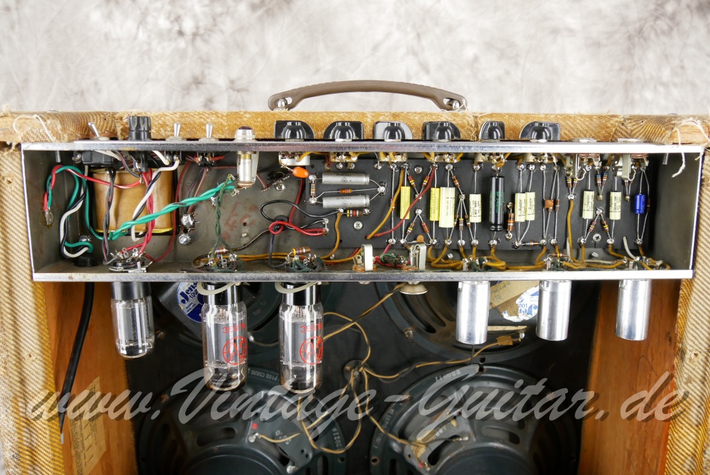 img/vintage/6029/Fender Bassman_5F6A_Tweed_narrow_panel_1960-009.jpg